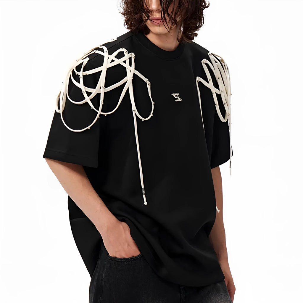 Black women's short-sleeved T-shirt with rivet ribbon padded shoulders and a loose fit.