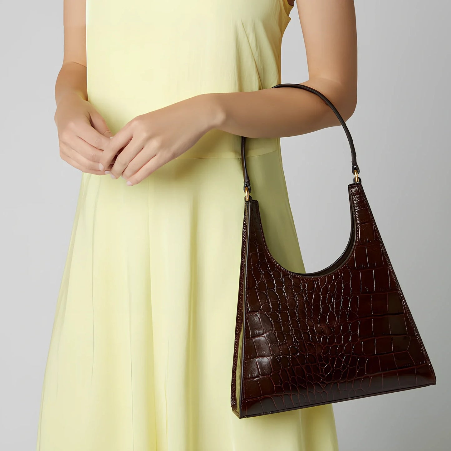 Women's white triangle shoulder handbag with crocodile pattern and magnetic buckle closure