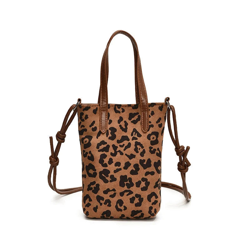 Women's retro leopard print crossbody bag in PU material with adjustable strap