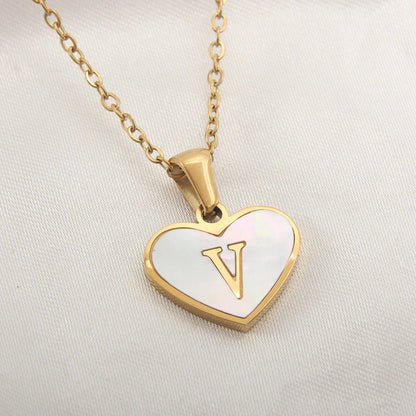 Personalized 26-letter heart-shaped necklace made of stainless steel and white shell