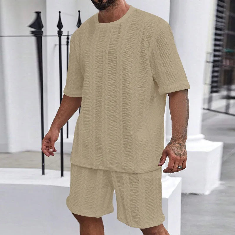 Men's knitted jacquard summer casual set with short-sleeve pullover and matching shorts in solid colour