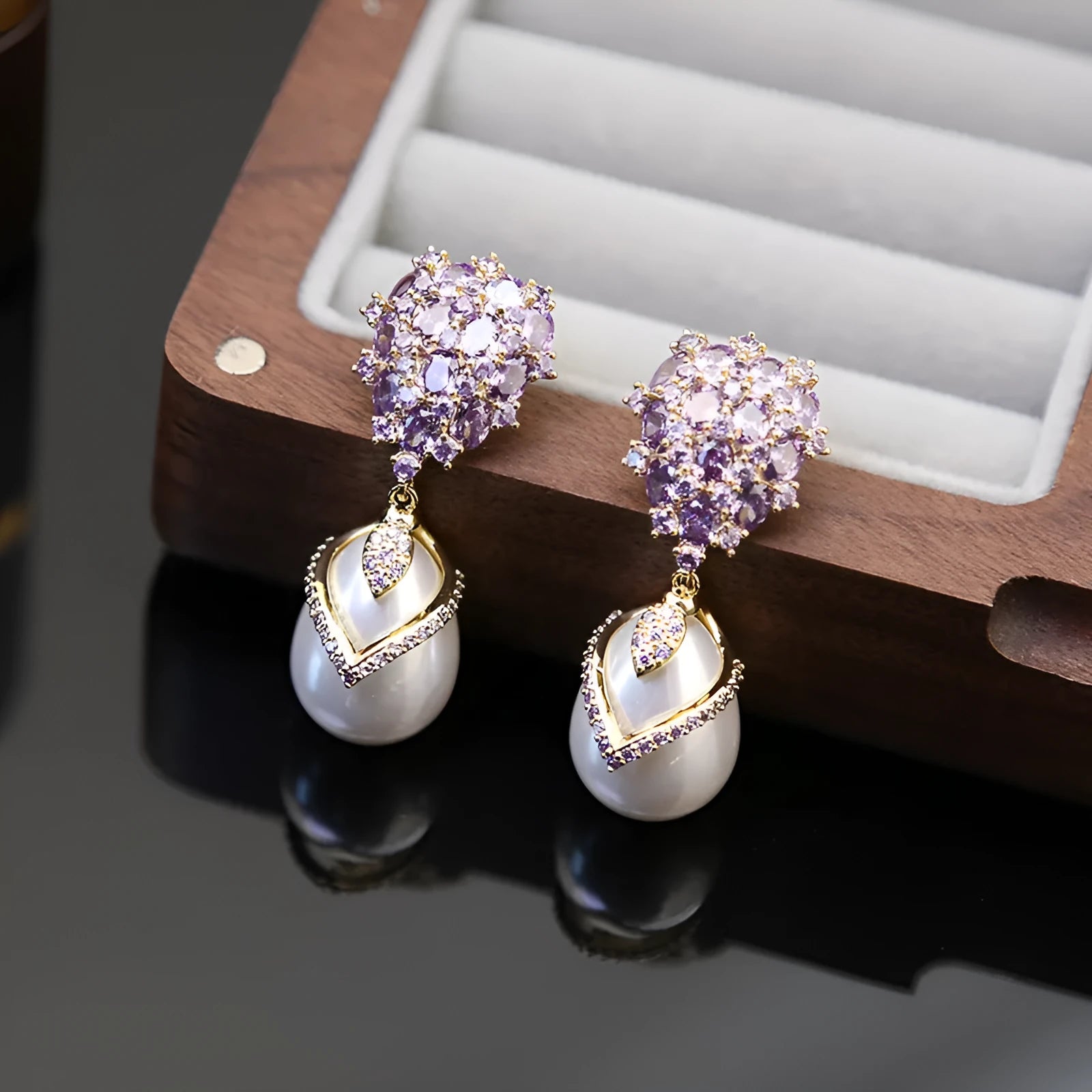 Women's drop-shaped pearl earrings with gemstone inlay in three colour variations