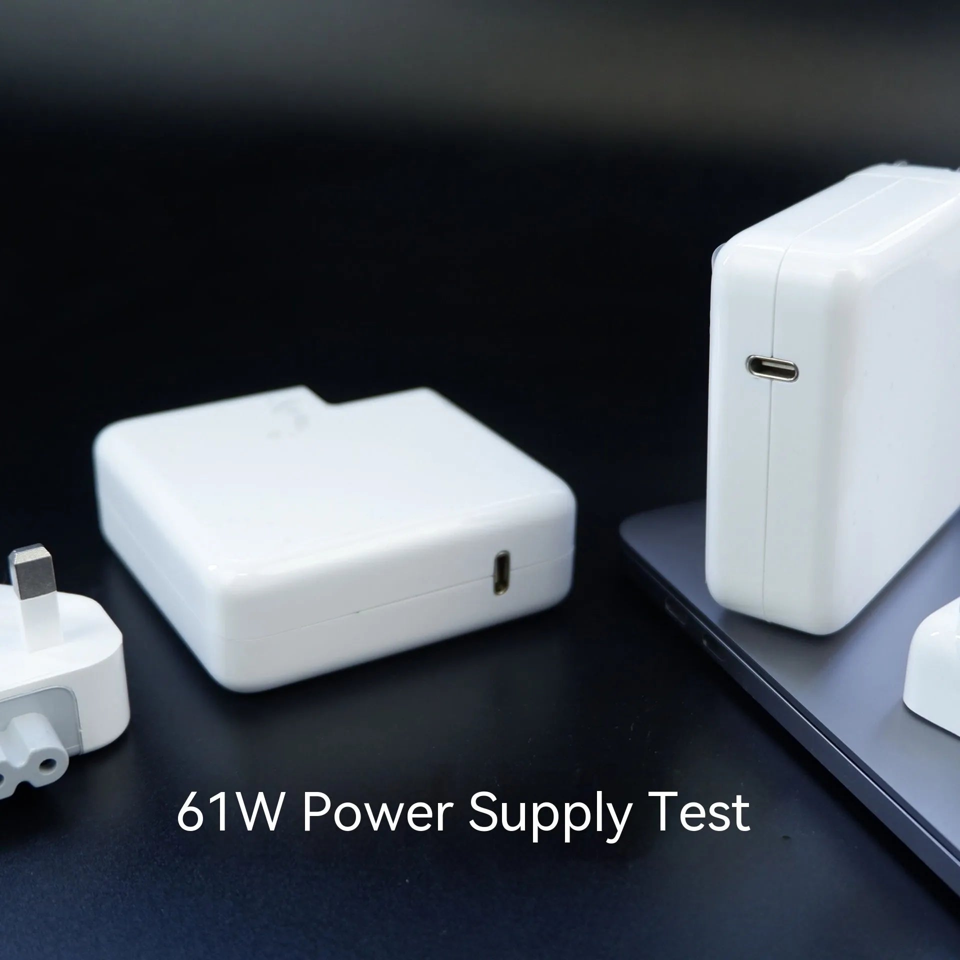 61W laptop power adapter with UK plug measuring 7x7x3cm