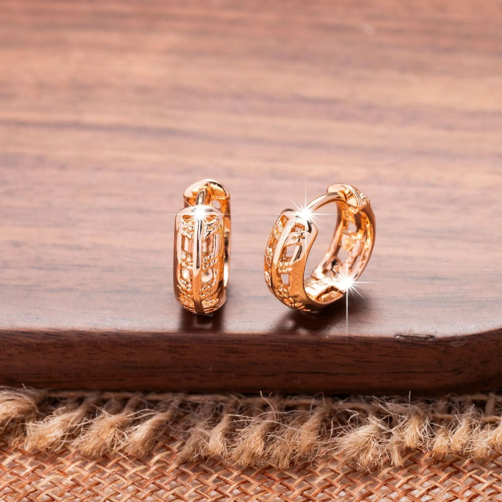 Copper earrings with hollowed-out leaf and heart design in rose gold colour.