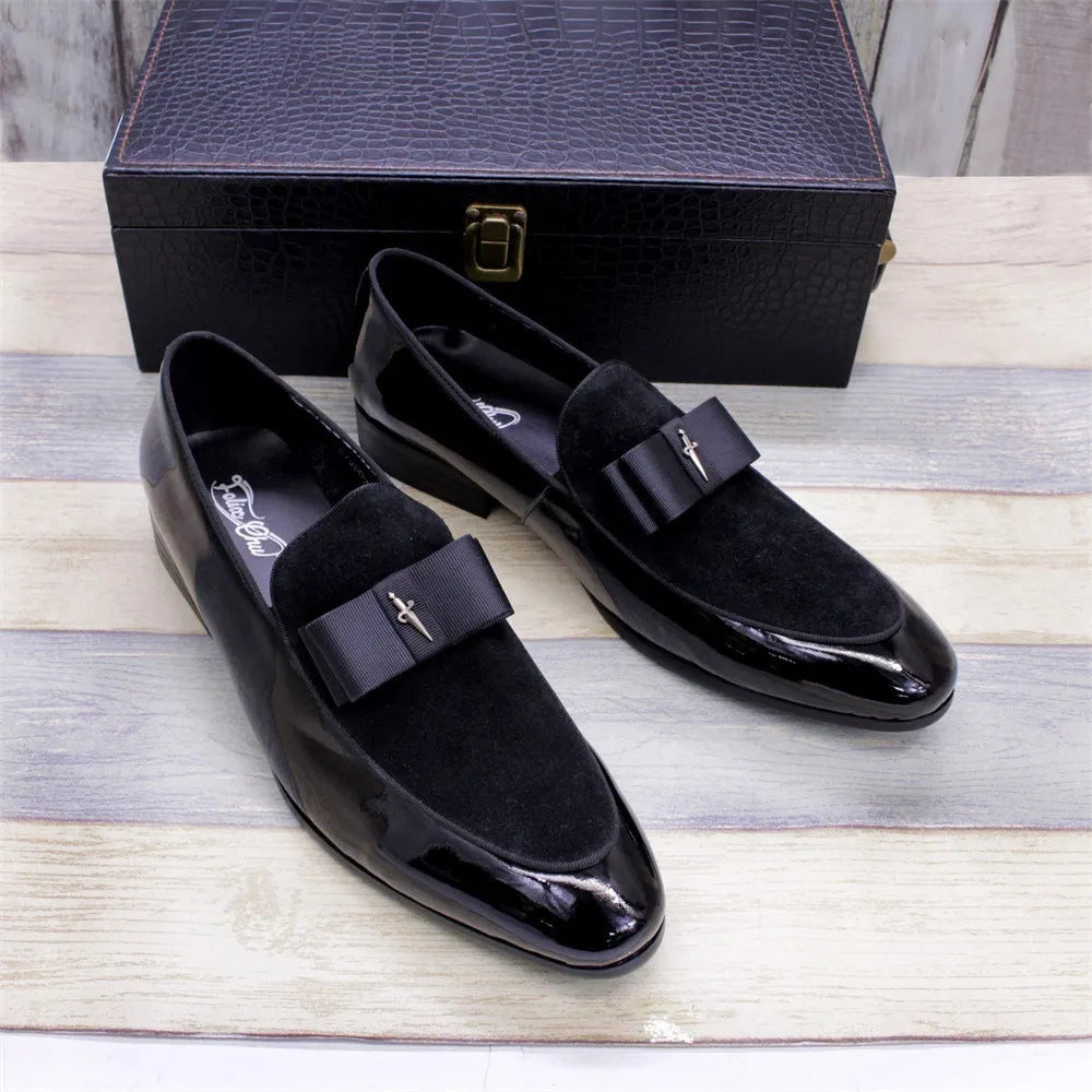 Men's glossy black patent leather low top shoes with a Tassel decoration.
