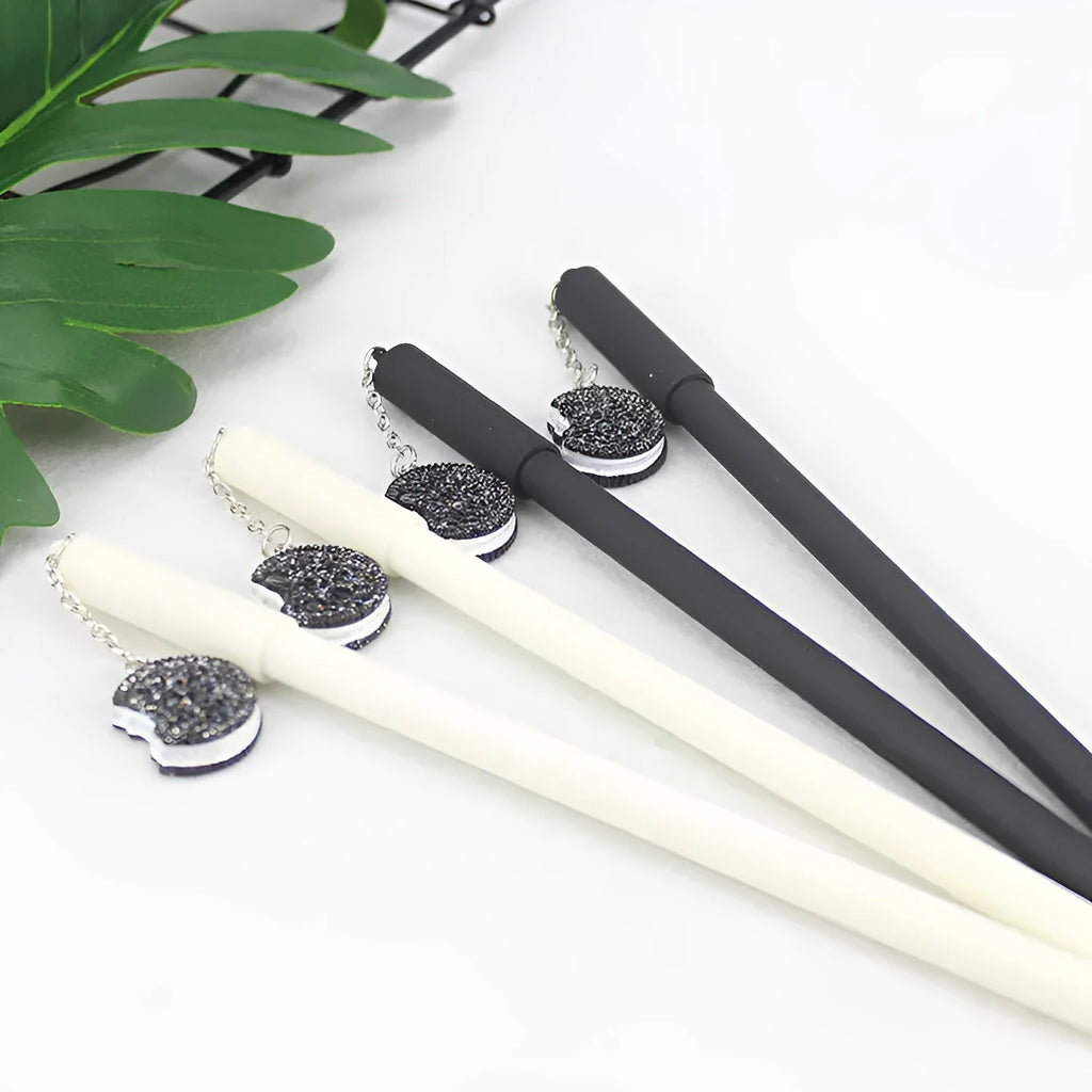 Cookies series pendant gel pen in black with 0.5mm tip and plastic case