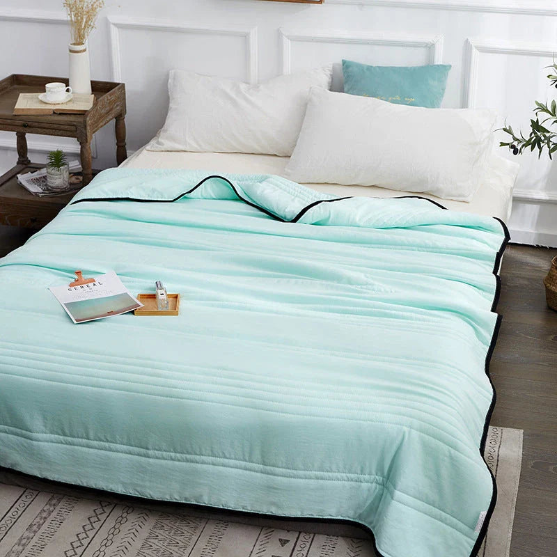 Refreshing lightweight cooling quilt with seersucker fabric for comfortable summer sleep