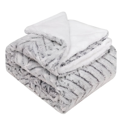 Thickened flannel polyester blanket in twist blue geometric pattern, weighing 1kg with coral fleece texture