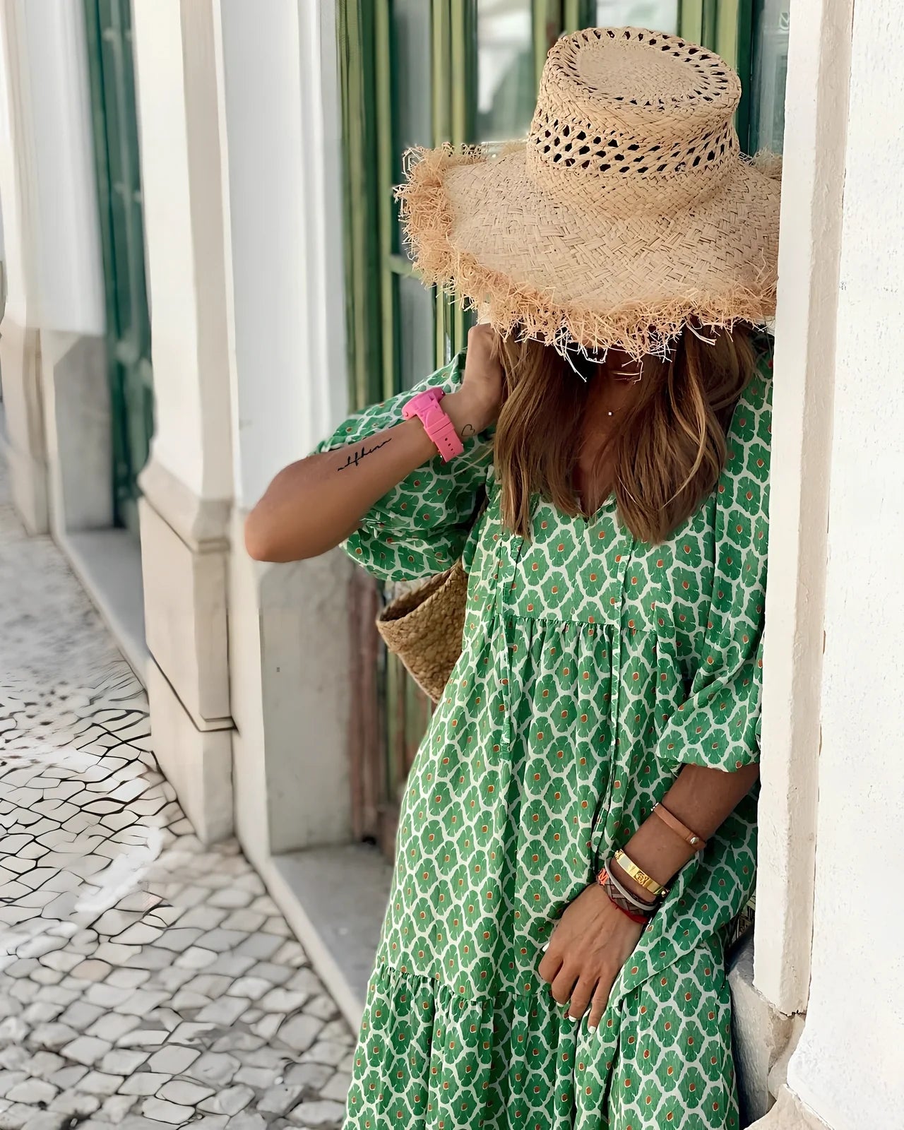 Women's vintage floral print bohemian dress with V-neck and short sleeves in green colour