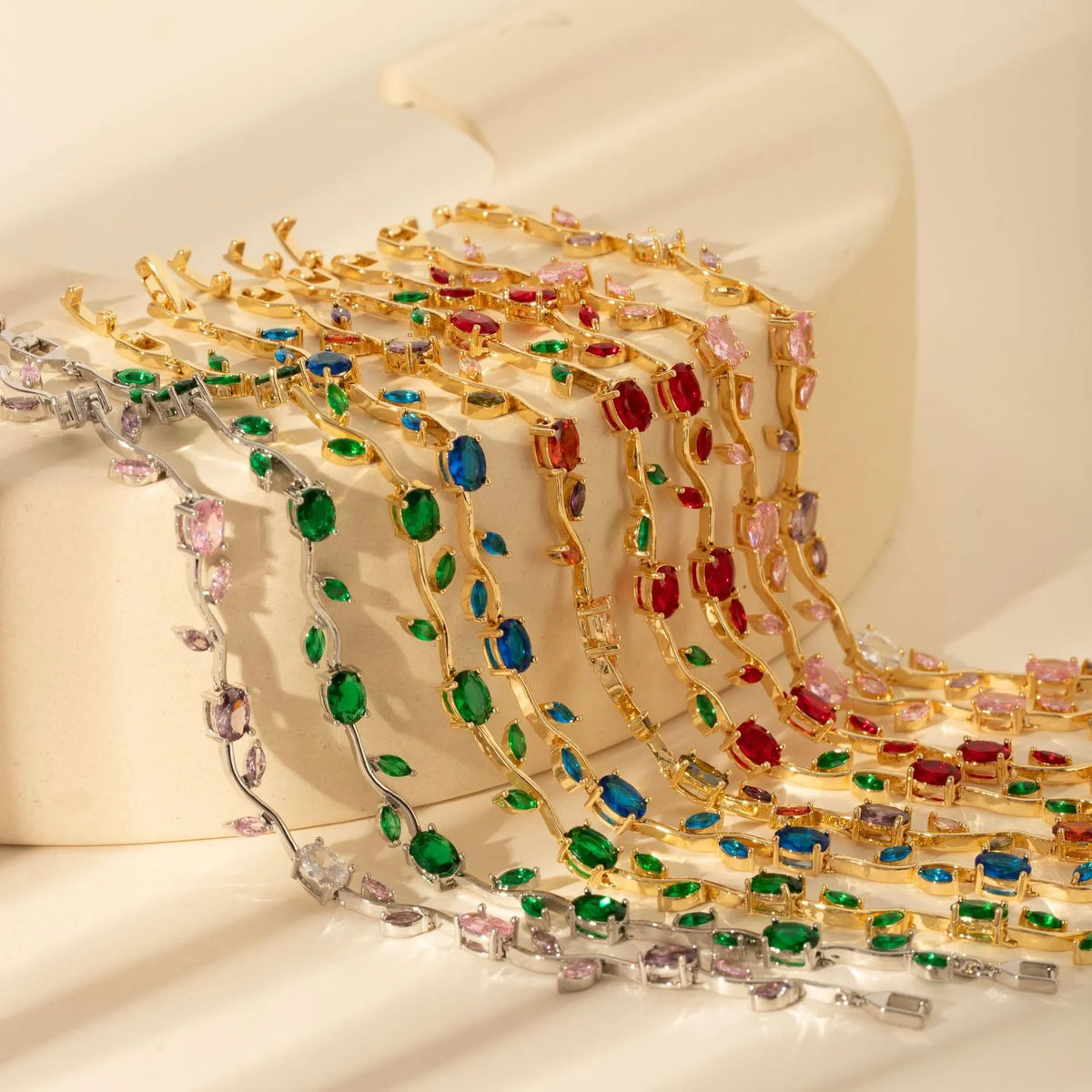 European American light luxury high-end brass bracelet with leaf-shaped design in colour style DQ-W-203