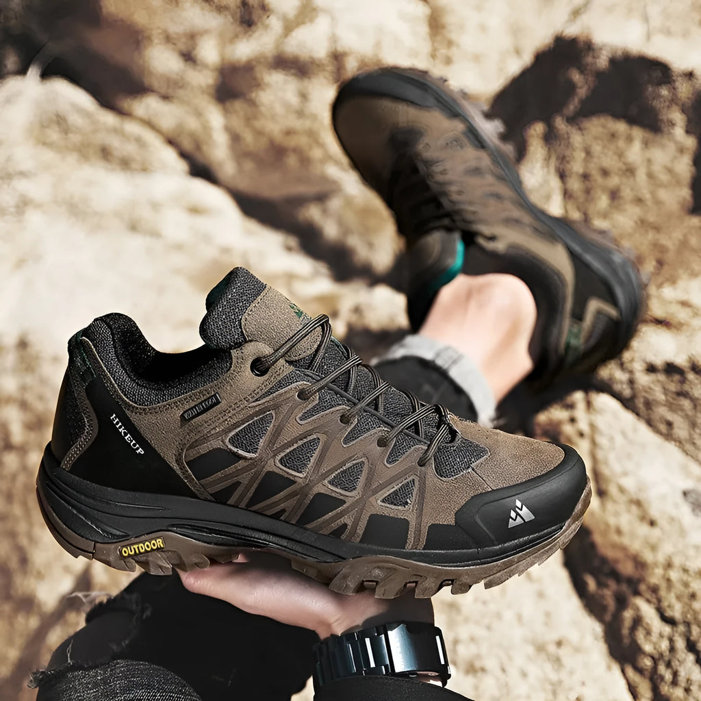 Men's outdoor climbing shoes in synthetic leather with round toe and shallow mouth cut