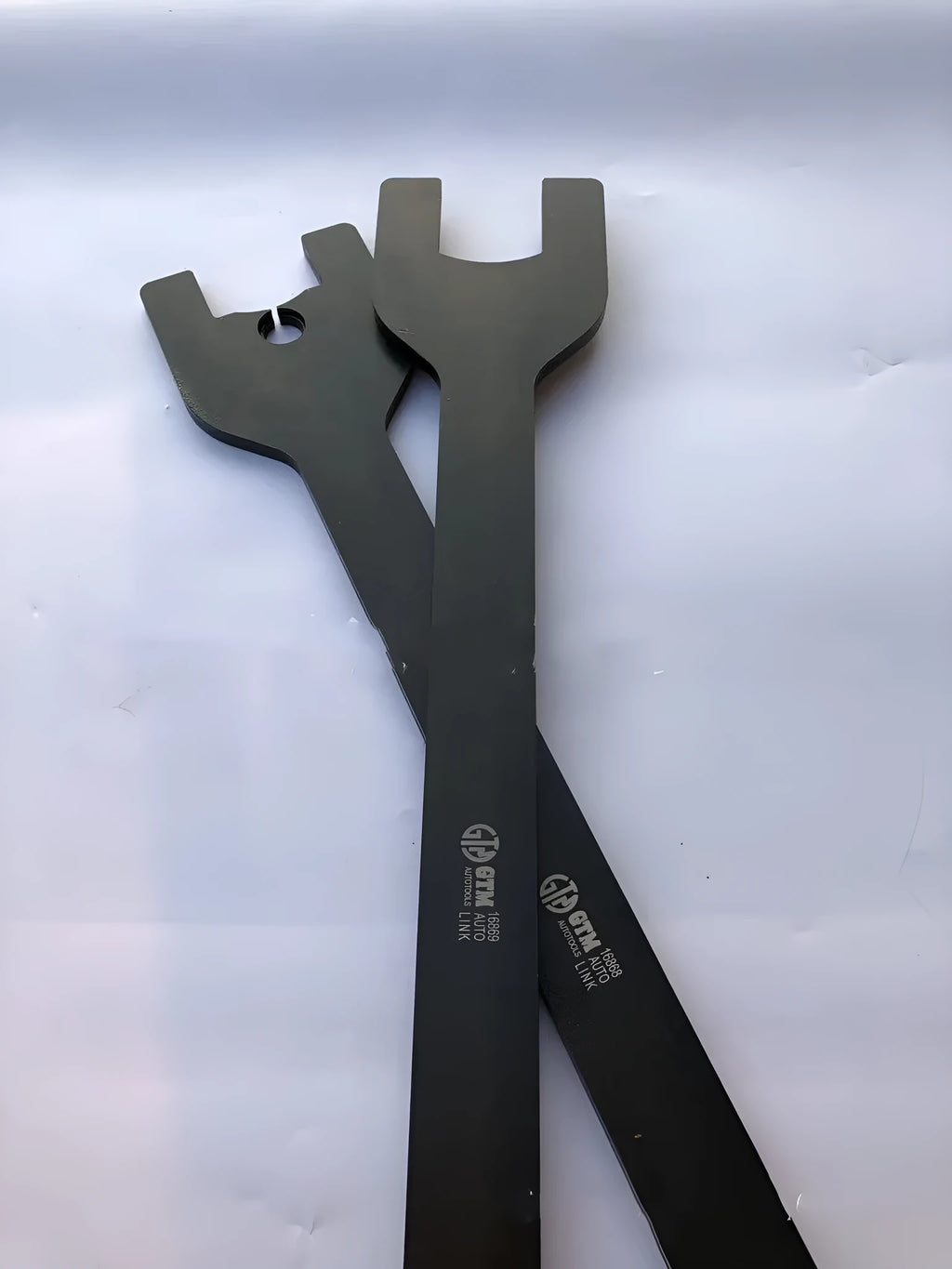 Land Rover fan wrench set showing 36mm and 40mm alloy steel spanners for coupler adjustment