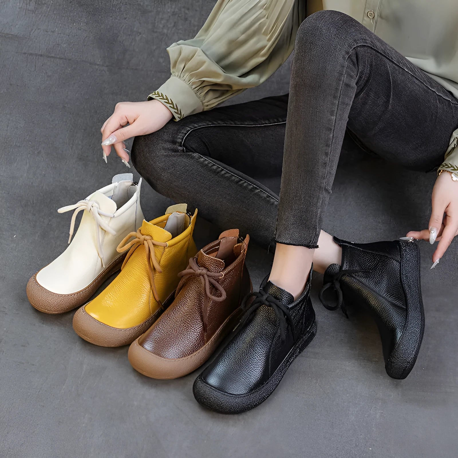 Top-grain cowhide flat-bottomed anti-collision round-toe high-top women's boots, black retro Dr. Martens style lace-up boots