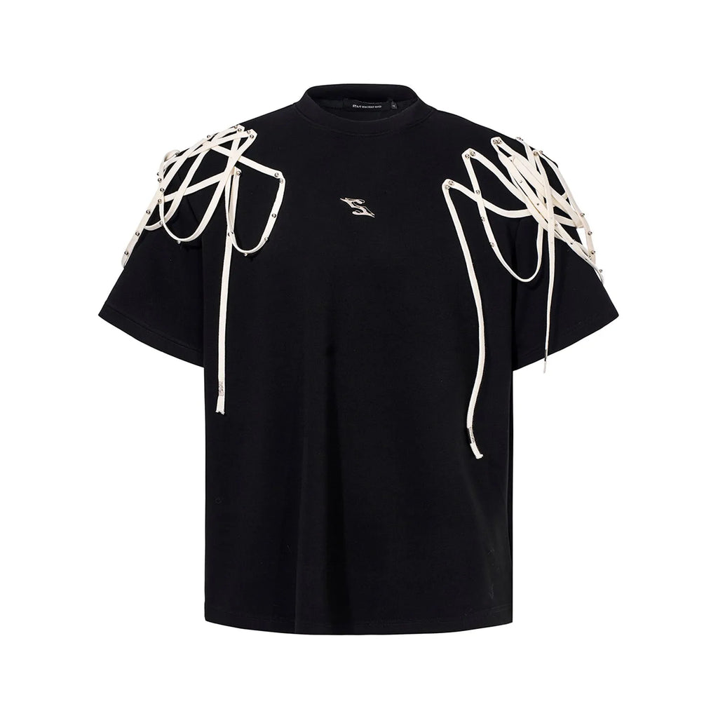 Black women's short-sleeved T-shirt with rivet ribbon padded shoulders and a loose fit.
