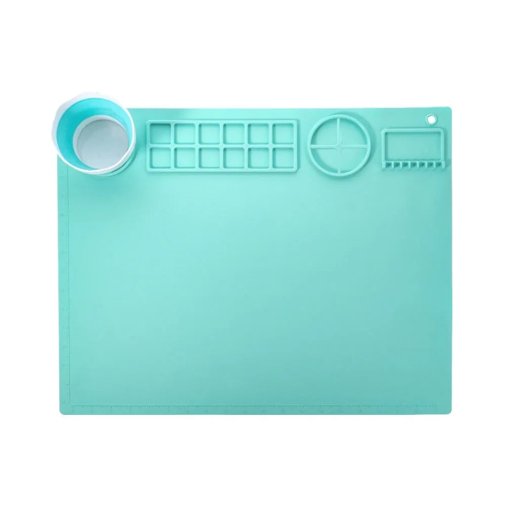 Green silicone painting pad measuring 50x40cm with integrated water bowl for watercolour art
