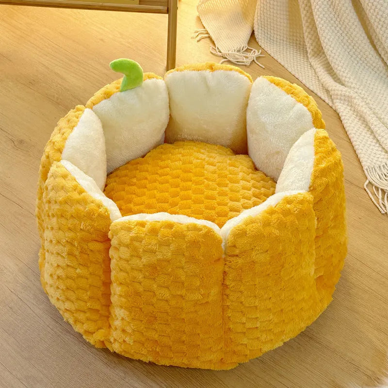 Pumpkin-shaped pet bed with raised sides in two sizes for cats and small dogs