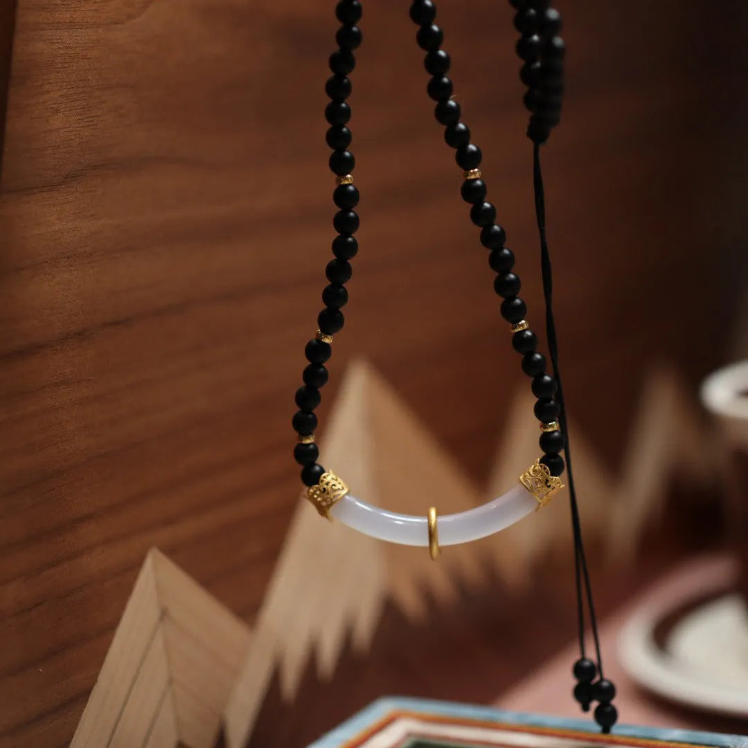 Chinese style U-shaped black agate white chalcedony necklace with 925 silver pendant