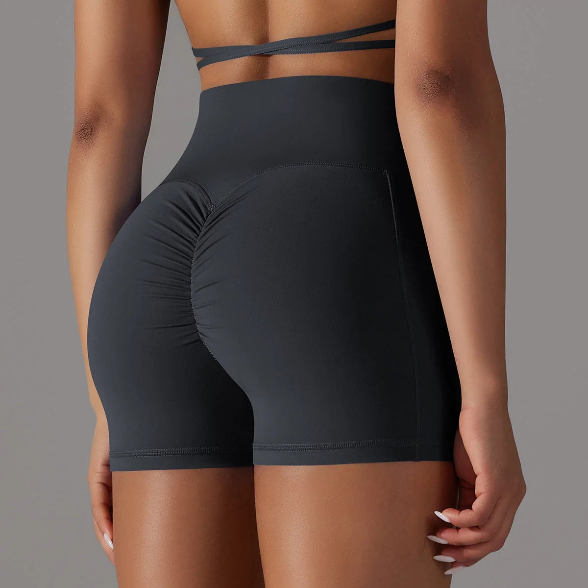 Women's yoga shorts with phone pocket in various colours, ideal for fitness and workouts