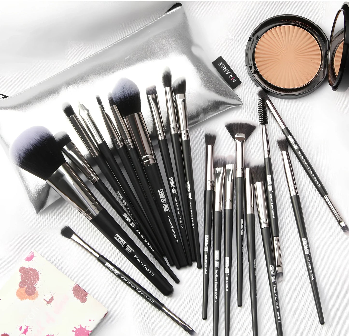 Black 20-piece nylon makeup brush set with PU storage bag, dimensions 19.5 x 12.5 x 2 cm, for precise application