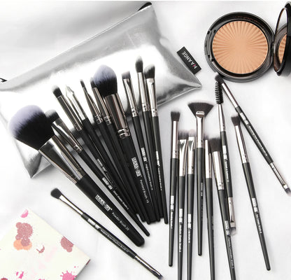 Black 20-piece nylon makeup brush set with PU storage bag, dimensions 19.5 x 12.5 x 2 cm, for precise application