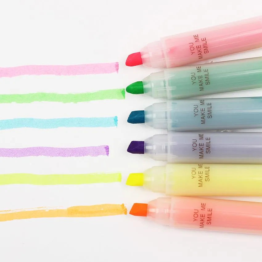 Set of six plastic highlighter pens with oblique tips in assorted colours, presented in bagged packaging.