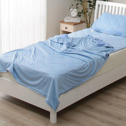 Cooling Summer Blanket made with breathable Japanese cooling fiber technology to keep you comfortable all night