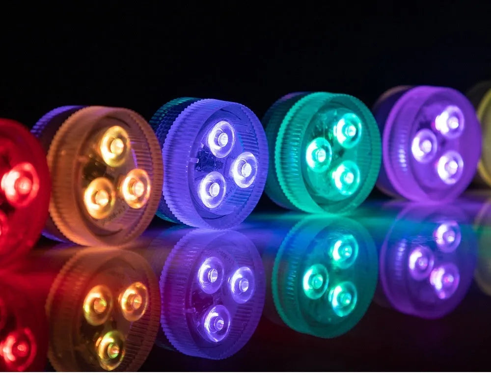Compact remote control LED diving light for fish tanks with plastic waterproof housing.