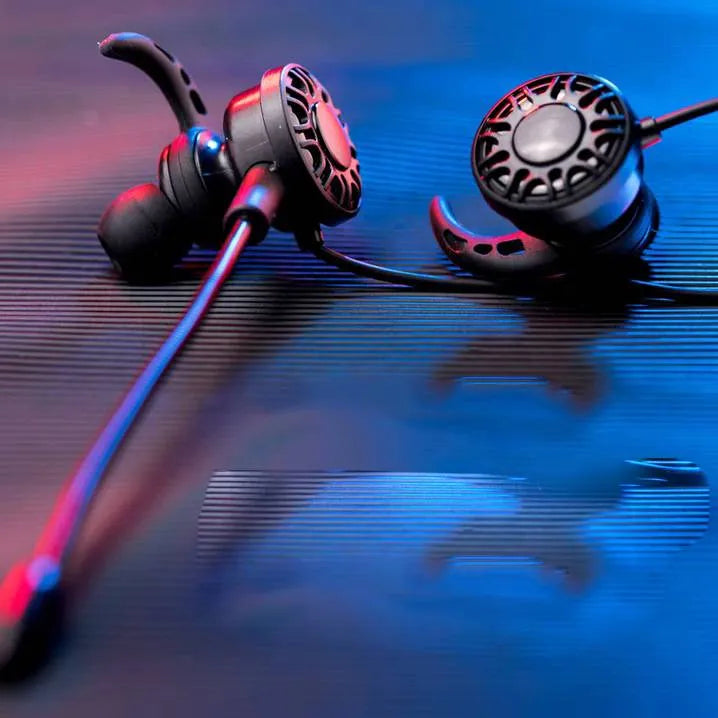 Black wired in-ear headset with 3.5mm L-shaped plug, silicone earplugs, and inline wire control for mobile gaming