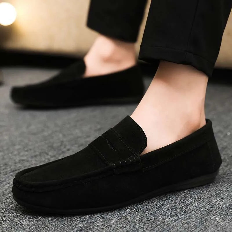 Men's black Gommino Korean fashion slip-on shoes with round toe and textured grape particle detailing on the PU upper.