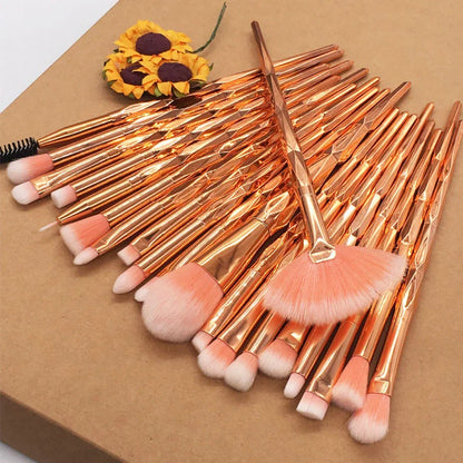 20 makeup brushes with artificial fibre bristles and 16cm plastic handles in organised set