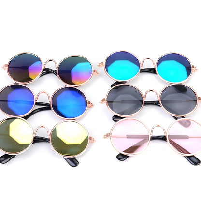 Spring-loaded adjustable pet sunglasses with metal frame and AC resin lenses for cats