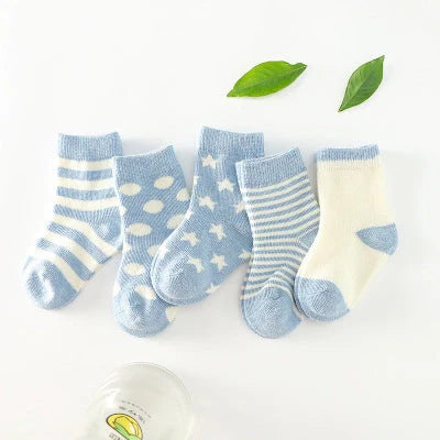Cotton tube child socks in various colors and sizes, featuring breathable and sweat-absorbing properties