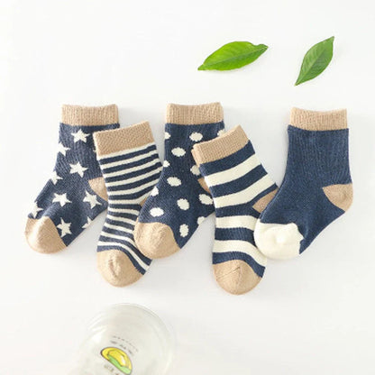 Cotton tube child socks in various colors and sizes, featuring breathable and sweat-absorbing properties