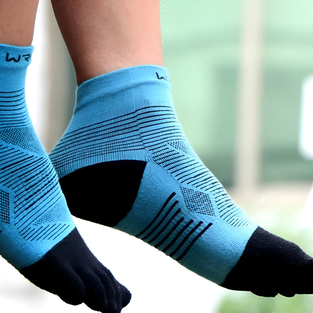 COOLMAX professional sports toe socks showing five-toe design in multiple colour options
