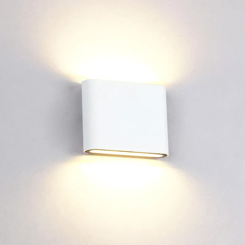 Waterproof aluminium indoor outdoor wall light 6W 12V black on balcony