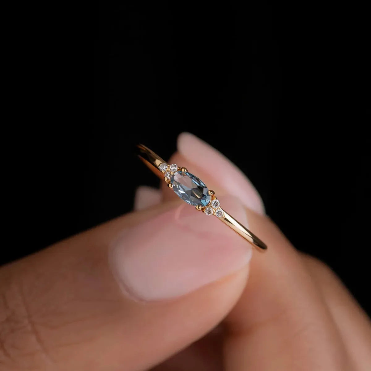 S925 sterling silver horse eye blue stone engagement ring in yellow gold with white diamond