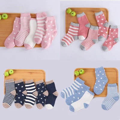 Cotton tube child socks in various colors and sizes, featuring breathable and sweat-absorbing properties