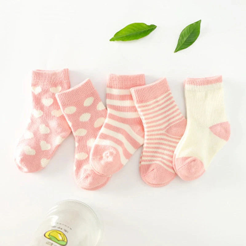 Cotton tube child socks in various colors and sizes, featuring breathable and sweat-absorbing properties