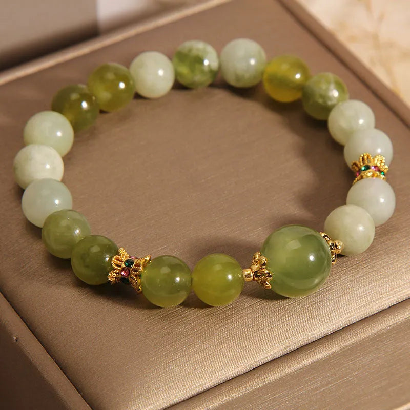 Original design women's bracelet with a green Xiuyan jade stone centrepiece.