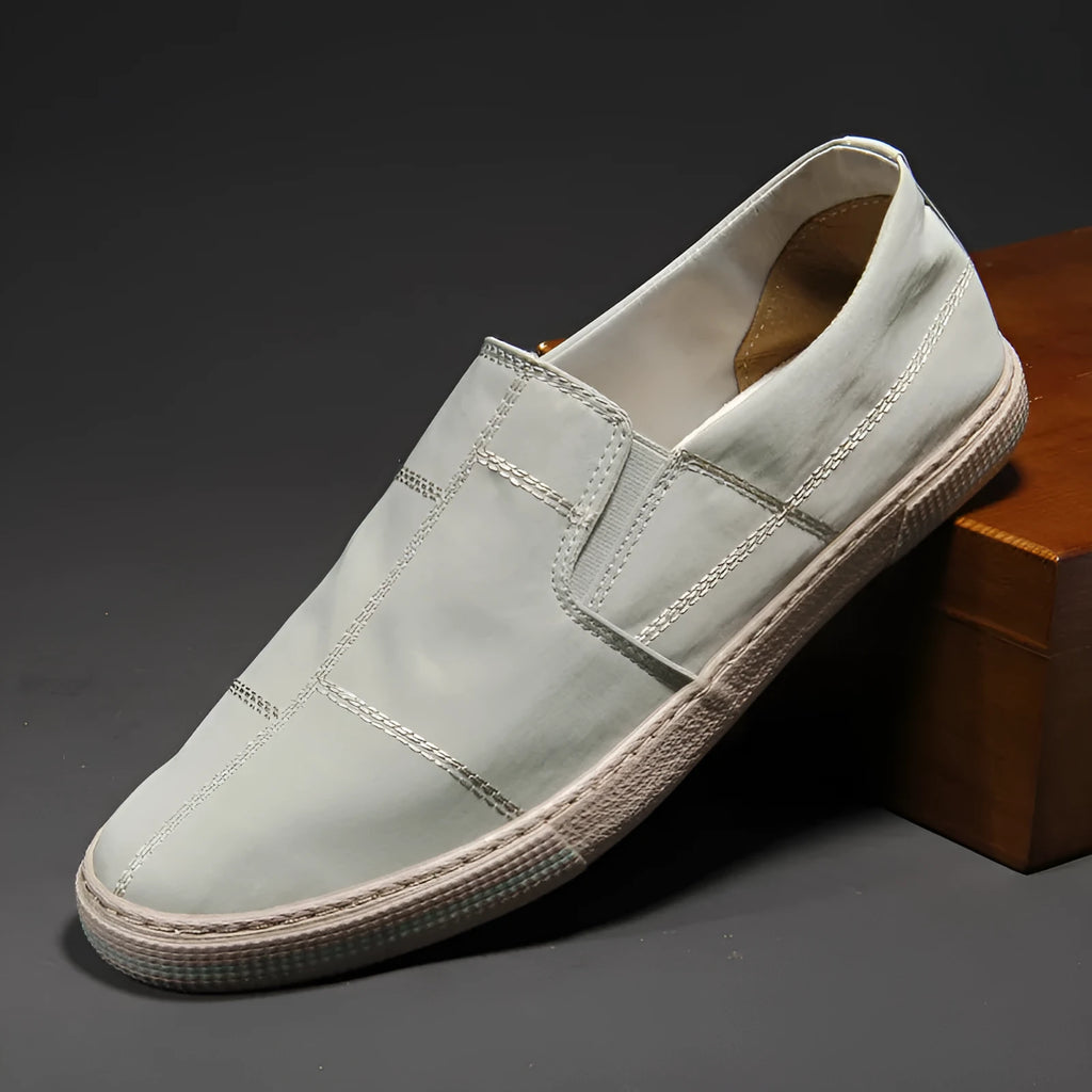 Men's slip-on canvas shoes in khaki colour with round toe and vulcanised rubber sole