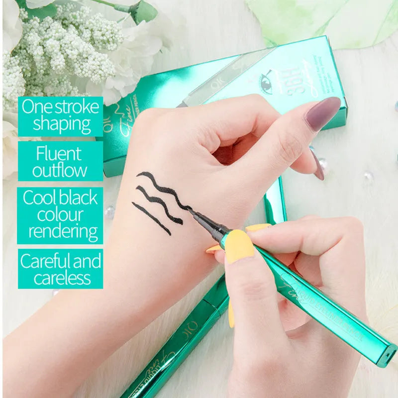 Jade green beginner eyeliner pencil with fine tip for smooth application and warm water removal, 1g