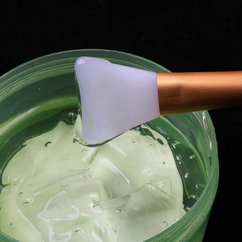 Silicone facial mask brush with 0.5cm bristles and 15cm handle in navy blue colour