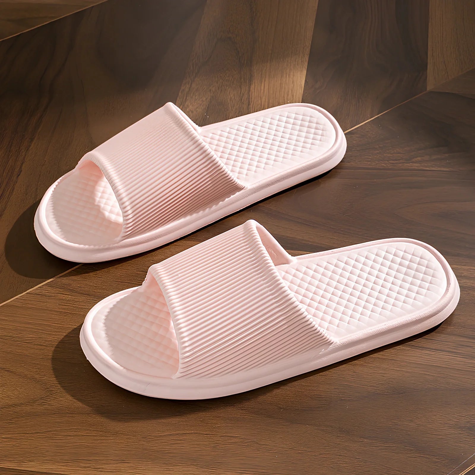 Summer slippers with rhombus pattern and non-slip foam soles for indoor wear