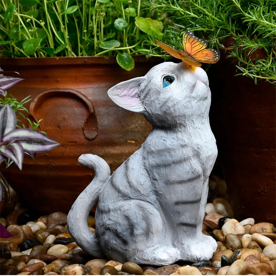 Resin cat solar sculpture ornaments for garden decoration, solar-powered for nighttime light