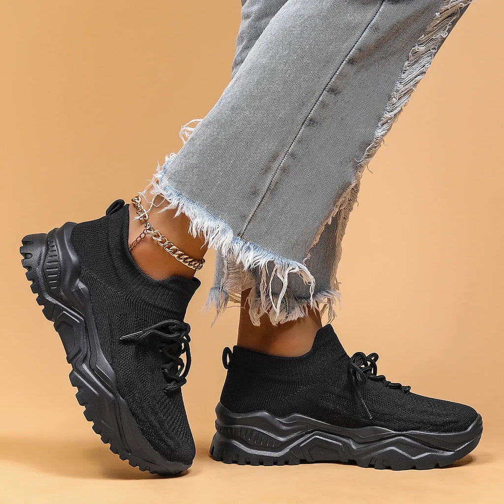 Plus size women's breathable mesh platform sports shoes in black with low top and round toe