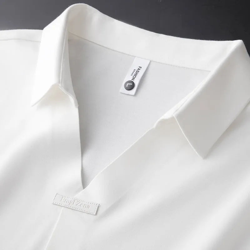 Men's lapel collar polo t-shirt in cotton blend fabric showing slim fit cut