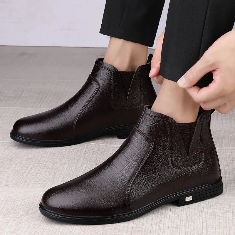 Men's black leather winter boots with round toe, low heel, and fleece lining