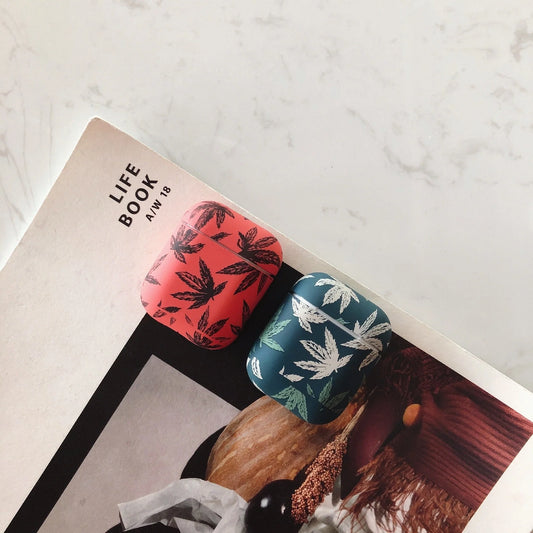 Bluetooth wireless headset protective case in red and green options