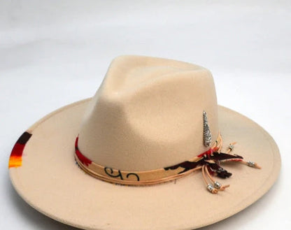 Wool-like autumn and winter felt cap in pendant pink and dark brown