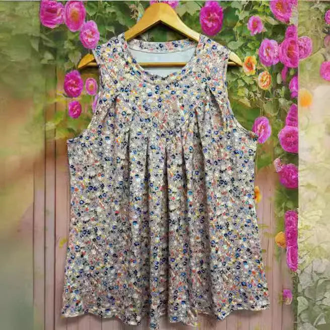 Black plus size sleeveless vest with floral print, loose fit, round neck.